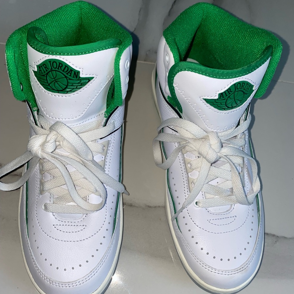 Retro Jordan 2 “lucky green” Kids Sneakers in White and Green size 6.5